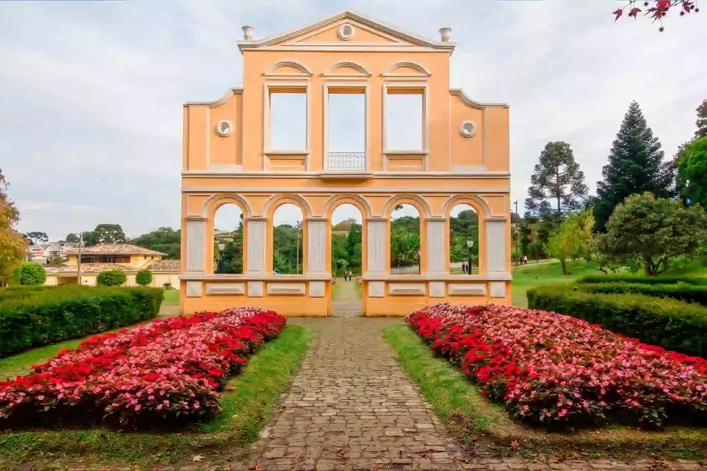 Jardim com arquitetura de inspiração europeia em Curitiba, Paraná